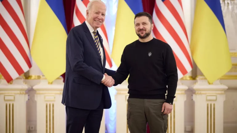 [Vídeo] Joe Biden viaja a Kiev por primera vez y anuncia el envío 500 M más en armas