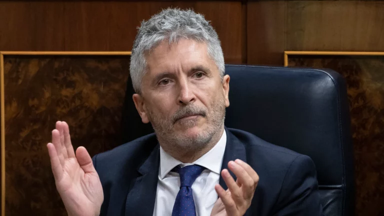 Marlaska defiende con cinismo la infiltración de la Policía en los movimientos sociales