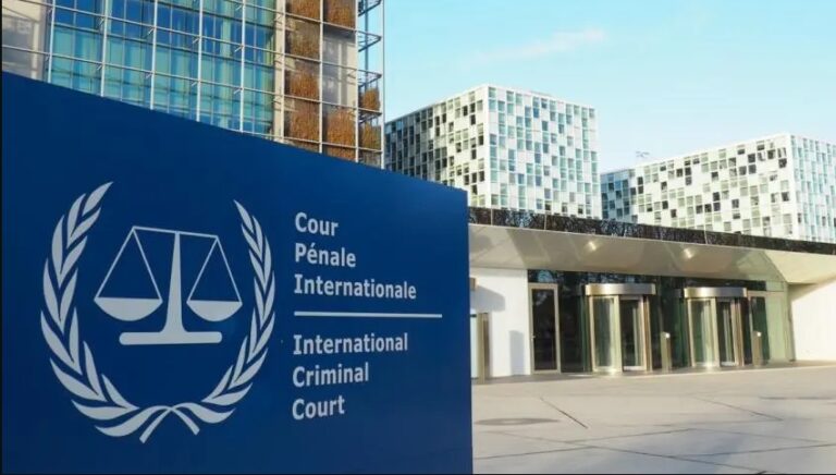 [Vídeo] Guerra: La Corte Penal Internacional emite una orden de arresto contra Putin por «Crímenes de Guerra»
