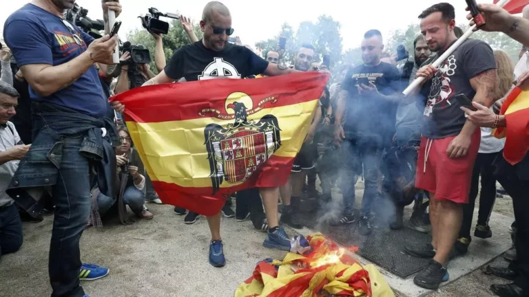 Piden 3 años de cárcel por gritos antisemitas a un españolista durante una manifestación del 12-O en Barcelona