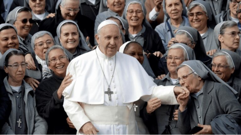 El Papa dice que las mujeres son “generosas” aunque a veces hay alguna “neurótica”