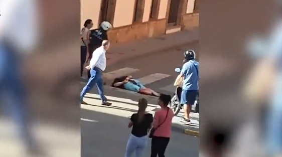 Vídeo | Muere un policía en Andújar (Jaén) durante una pelea entre vecinos y su agresor es abatido a tiros por otro agente