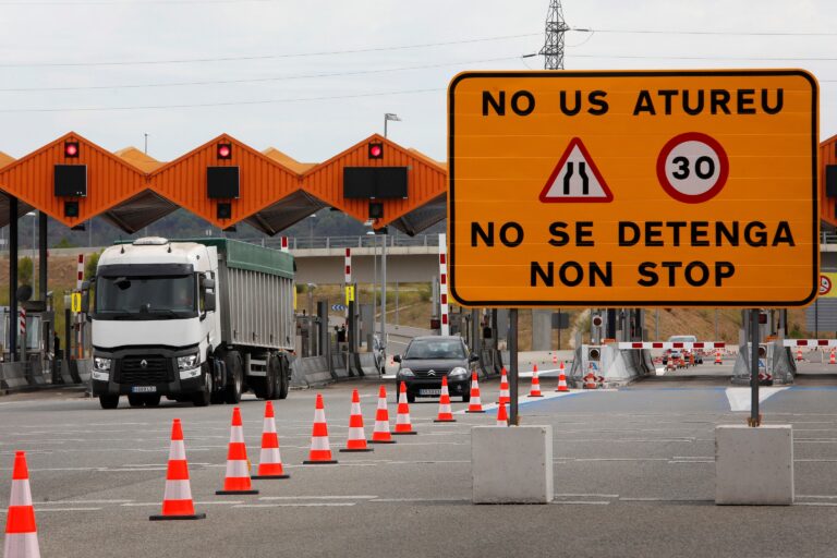 La estafa del Estado: «Habrá peajes en las autovías de España en 2024 porque nos lo exige Bruselas»