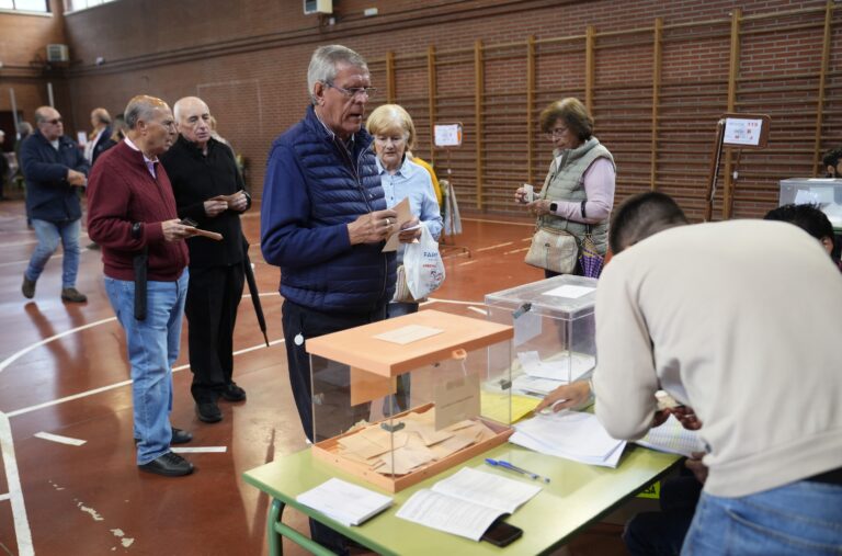 Chapuza 23J: Ojo a los que votan a primera hora, la JEC avisa que los primeros votantes pueden cubrir vacantes en las mesas