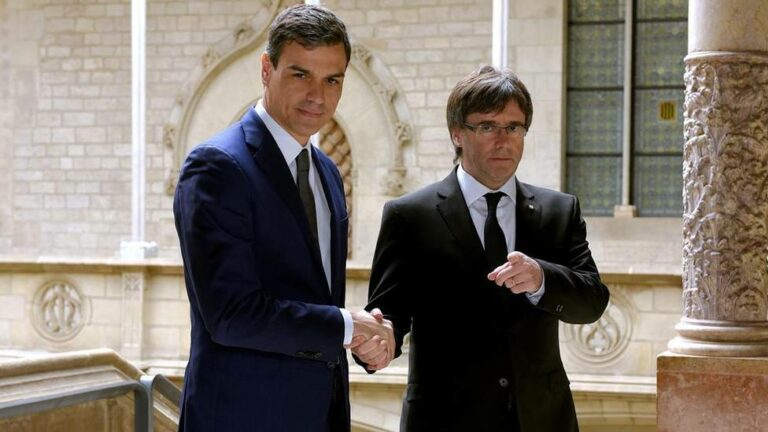 El Gobierno ve vías de diálogo abiertas para lograr la investidura tras las exigencias de Puigdemont