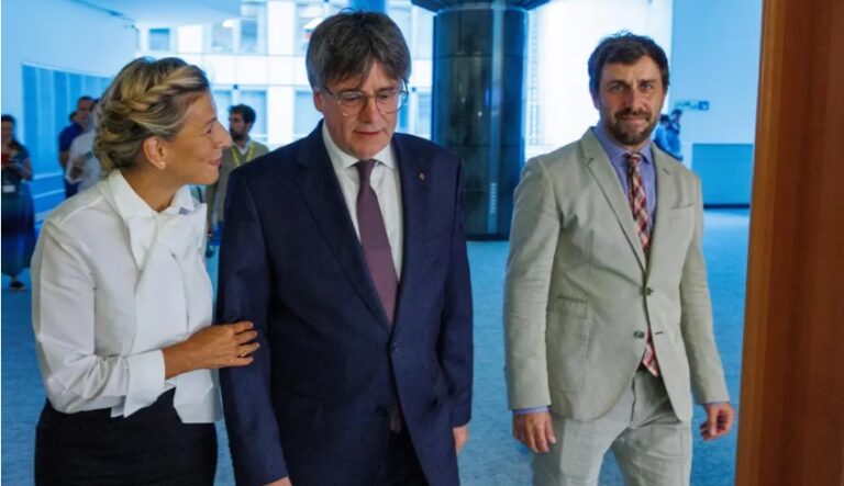 El PP y Vox sacan espuma por la boca y critican que el Gobierno se reúna con un “prófugo de la Justicia como Puigdemont»